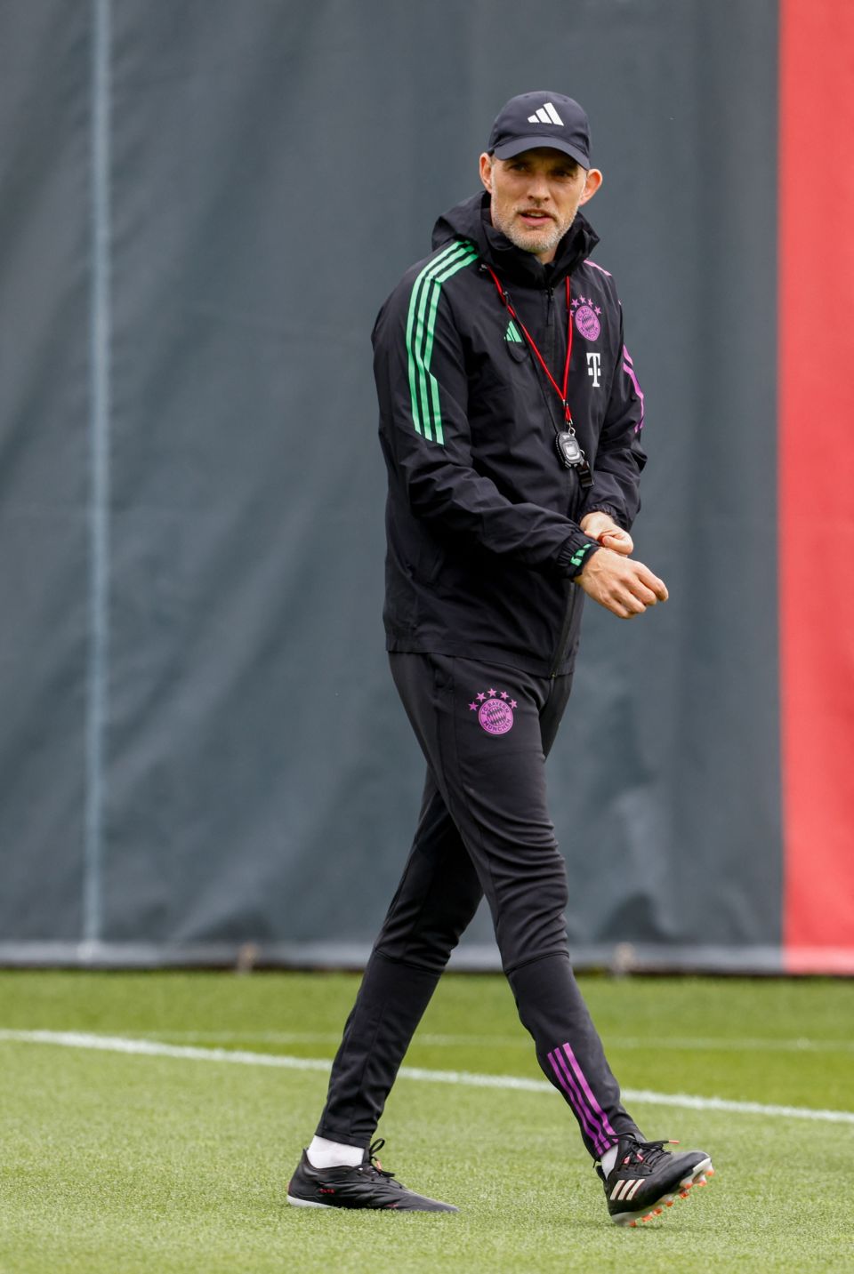 转会期体能课后；拜仁慕尼黑绝杀压哨备战欧冠；压力陡增；更衣室氛围转暖的简单介绍